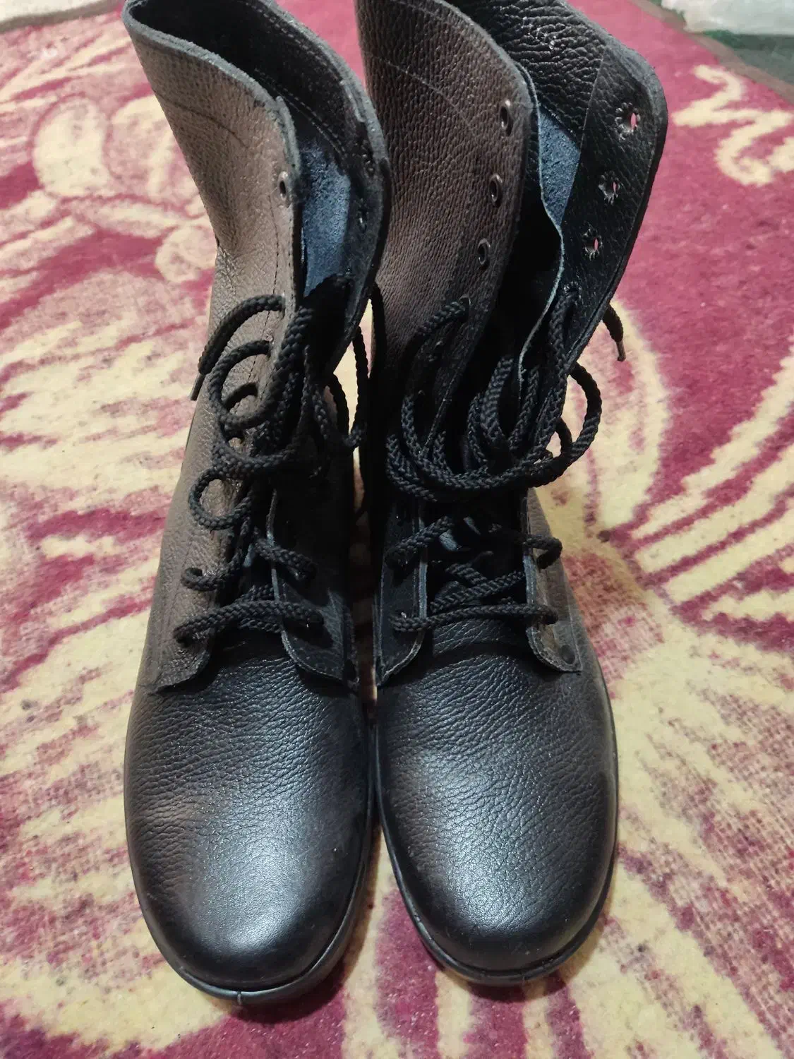 پوتین|کیف، کفش، کمربند|ایوانکی, |دیوار