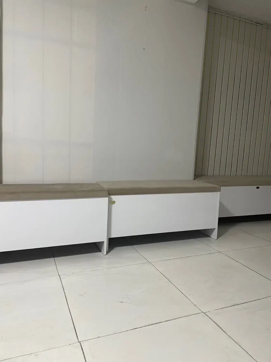 نیمکت|صندلی و نیمکت|گناباد, |دیوار