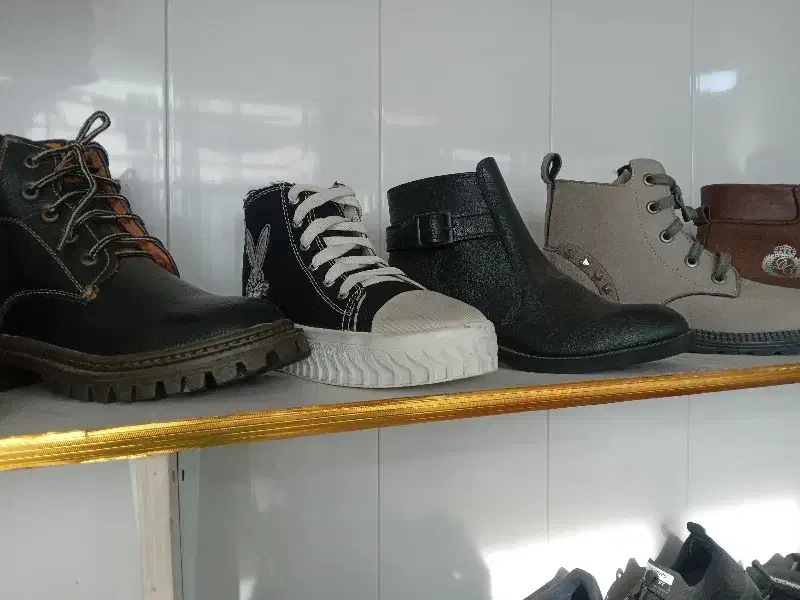 نیمبوتزنانهوبچهگانه|کیف، کفش، کمربند|الیگودرز, |دیوار