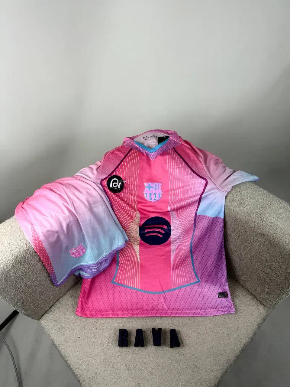 کیت تایلندی هواداری بارسلونا همراه با شورت|لباس|مشهد, تربیت (صدف)|دیوار