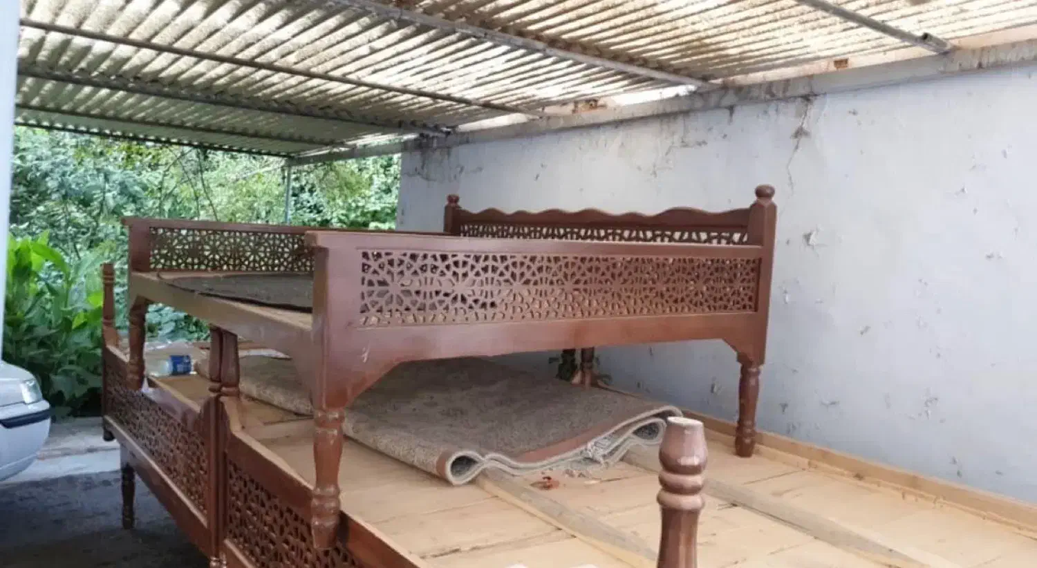 یک عدد تخت سنتی چوب چنار خشک طرح گره چینی درجه یک|مبلمان خانگی و میز عسلی|اصفهان, عباسآباد|دیوار