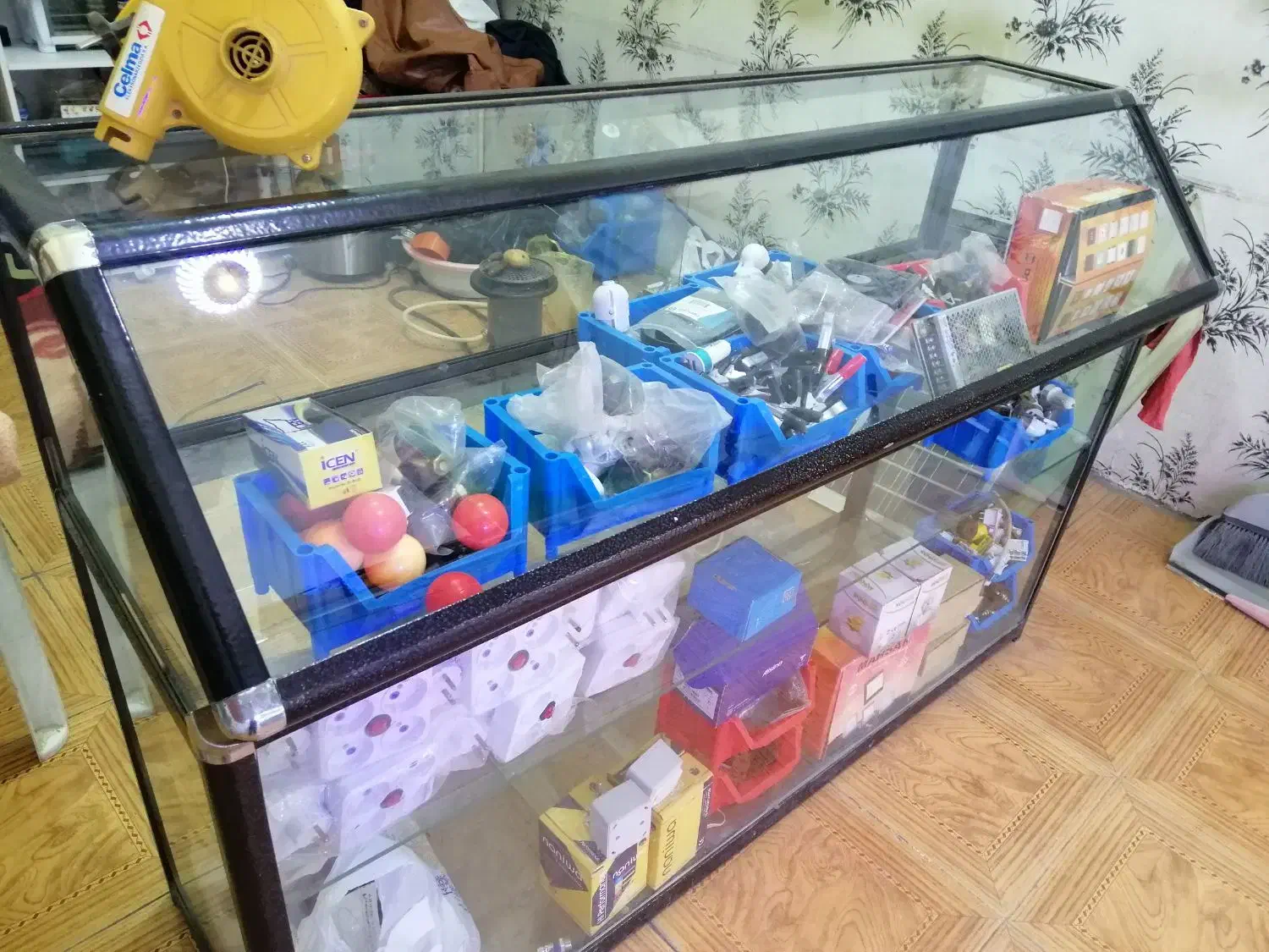 ویترین مغازه|بوفه، ویترین، کنسول|جوانرود, |دیوار