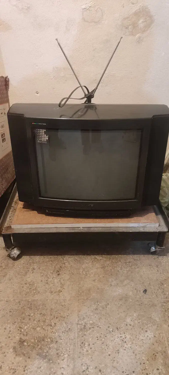 تلویزیون سونی سالم|تلویزیون و پروژکتور|اصفهان, قلعه طبره|دیوار