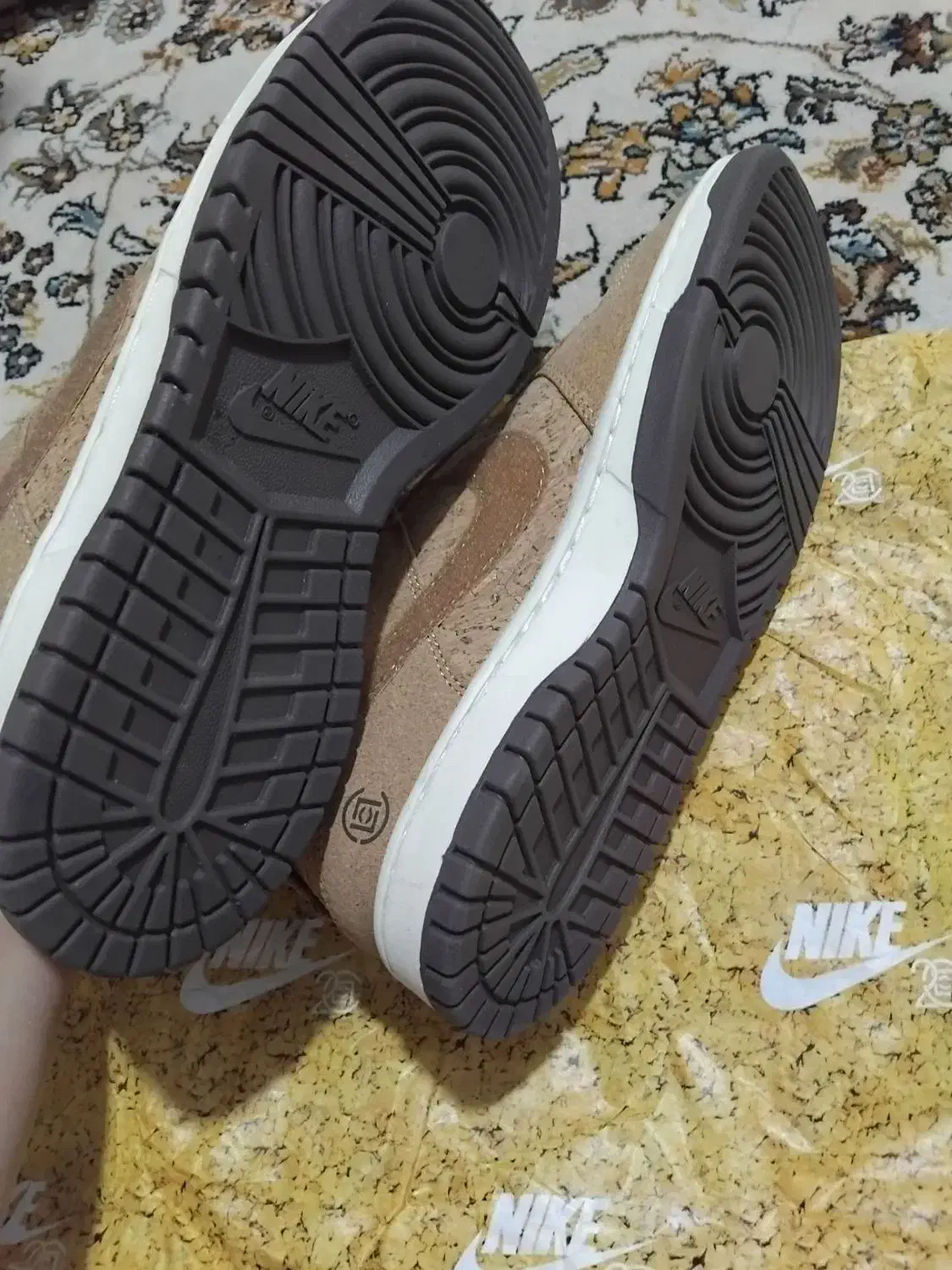 کفش نایک|کیف، کفش، کمربند|تهران, دبستان|دیوار