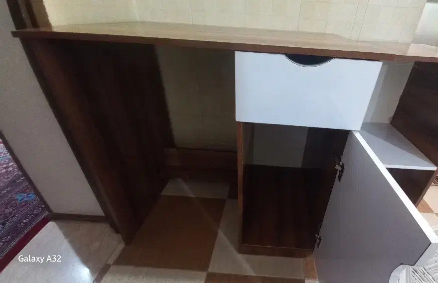 میز تحریر قهوه ای سفید|میز تحریر و کامپیوتر|زرقان, |دیوار