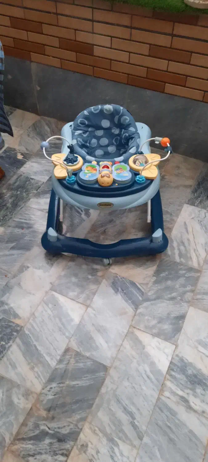 روروک ابی|کالسکه و لوازم جانبی|پردیس, فاز ۸|دیوار