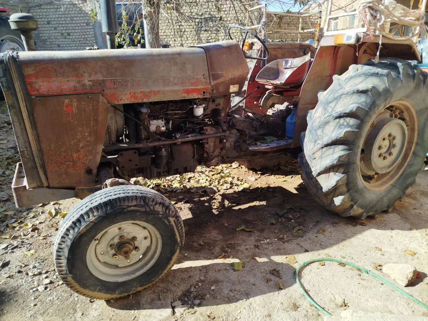 تراکتور فرگوسن|خودرو سنگین|بروجن, |دیوار