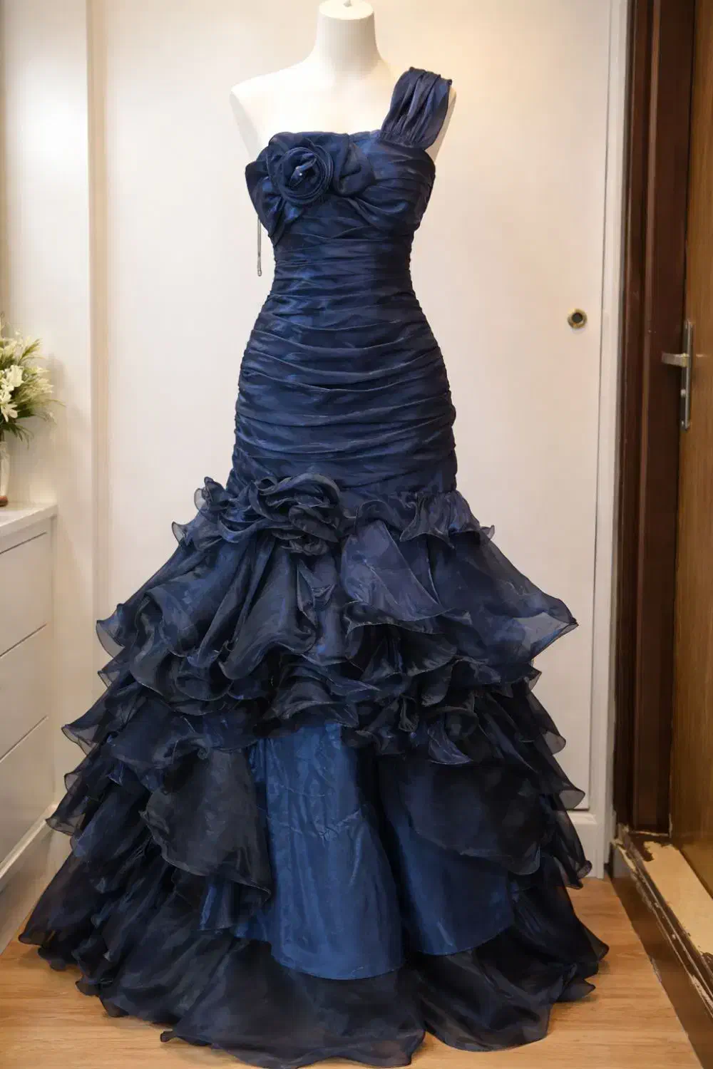 لباس مجلسی|لباس|رباطکریم, رباطکریم|دیوار