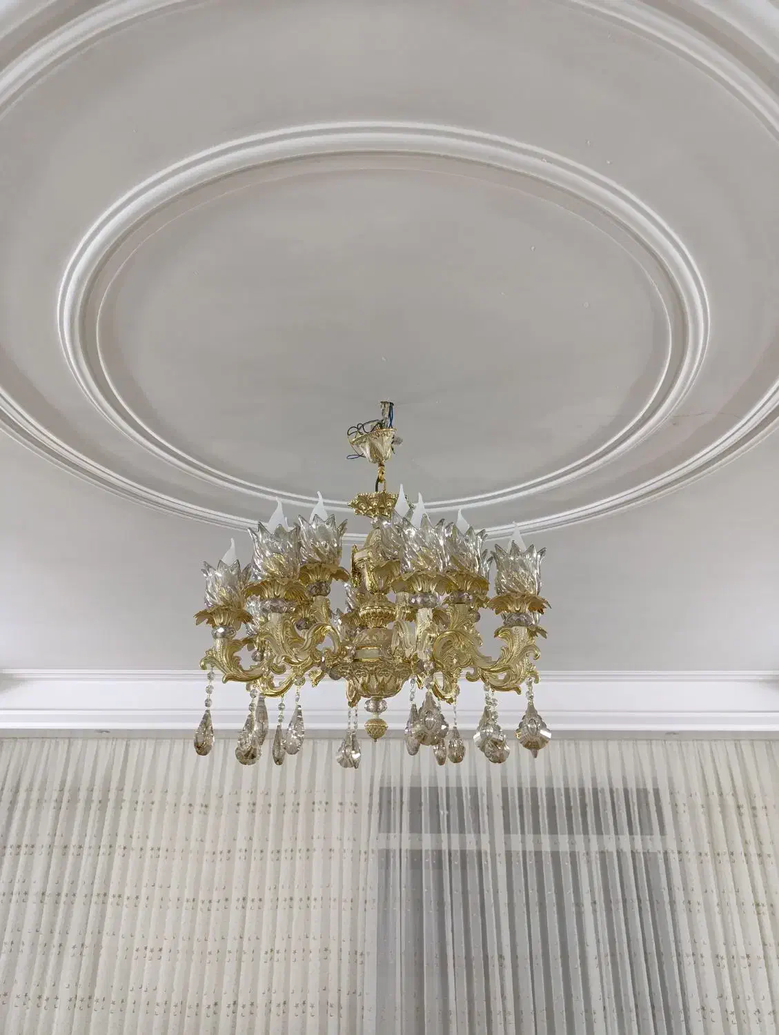 لوستر نو و سالم فقط بخاطر مشکل مالی میفروشم|لوستر و چراغ آویز|قم, زنبیل آباد|دیوار