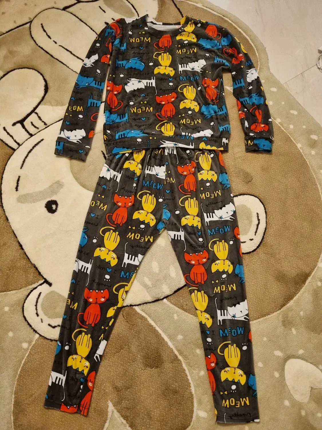 ست مخمل زنانه|لباس|شاهین‌شهر, خانه کارگر|دیوار