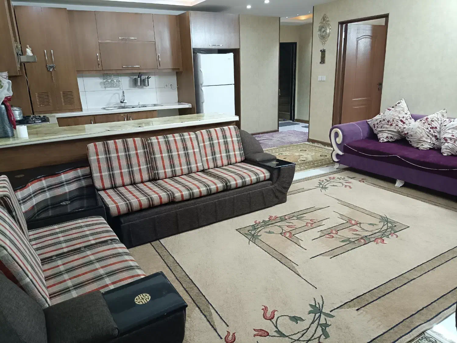 منزل دربست همکف همراه پارکینگ و حیاط با امکانات|اجارهٔ کوتاهمدت آپارتمان و سوئیت|شیراز, شاهچراغ|دیوار