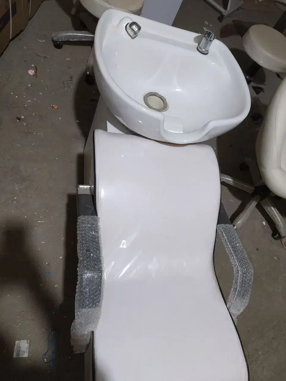 وسابل آرایشگاه زنانه|آرایشگاه و سالن‌های زیبایی|سنندج, |دیوار