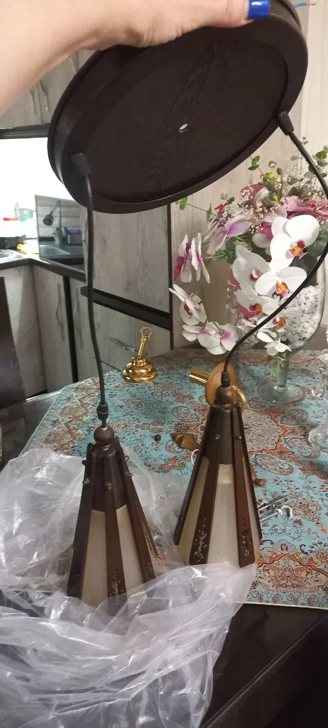 لوستر آویز اشپزخانه سقفی دارای ۲ آویز.کاملا سالم|لوستر و چراغ آویز|تهران, کن|دیوار