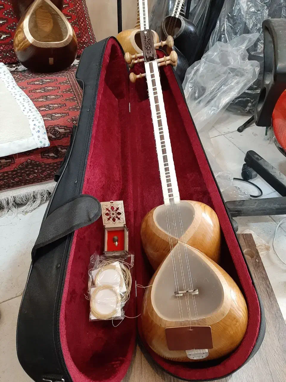 تار ایرانی|سازهای سنتی|ارومیه, |دیوار