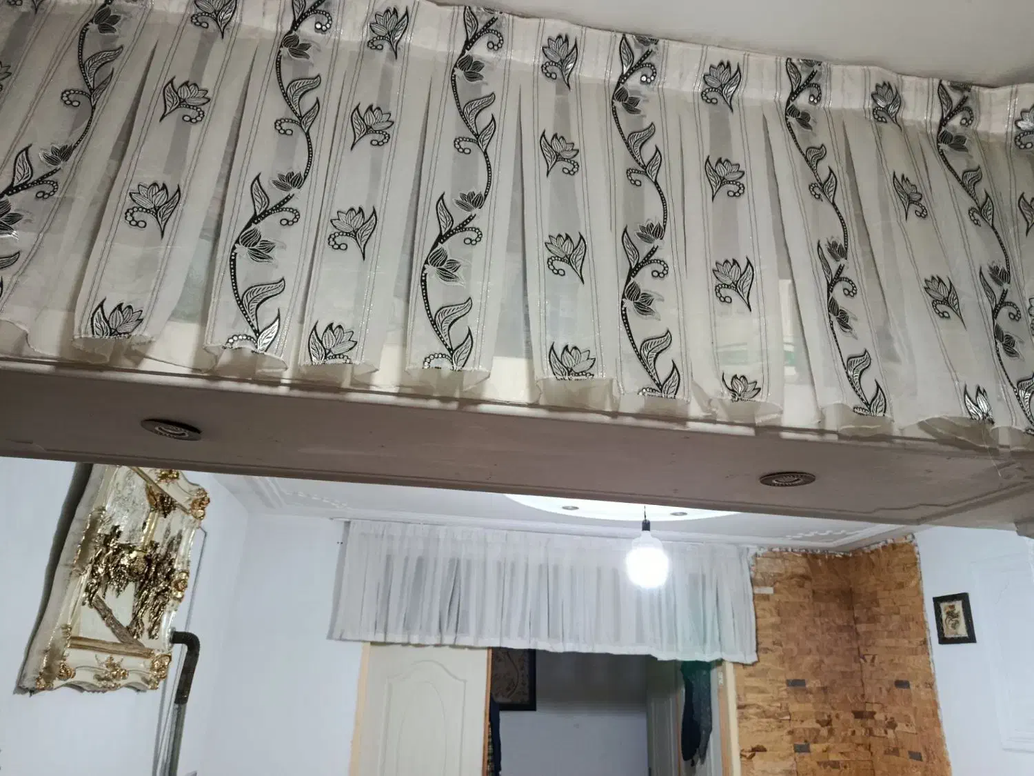 پرده|پرده، رانر، رومیزی|اقبالیه, |دیوار