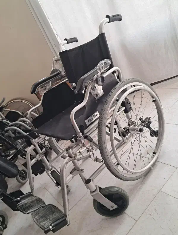 ویلچر/فقط ویلچر باکیفیت/تعمیرات ویلچر/خرید/فروش|آرایشی، بهداشتی، درمانی|اصفهان, لاله|دیوار