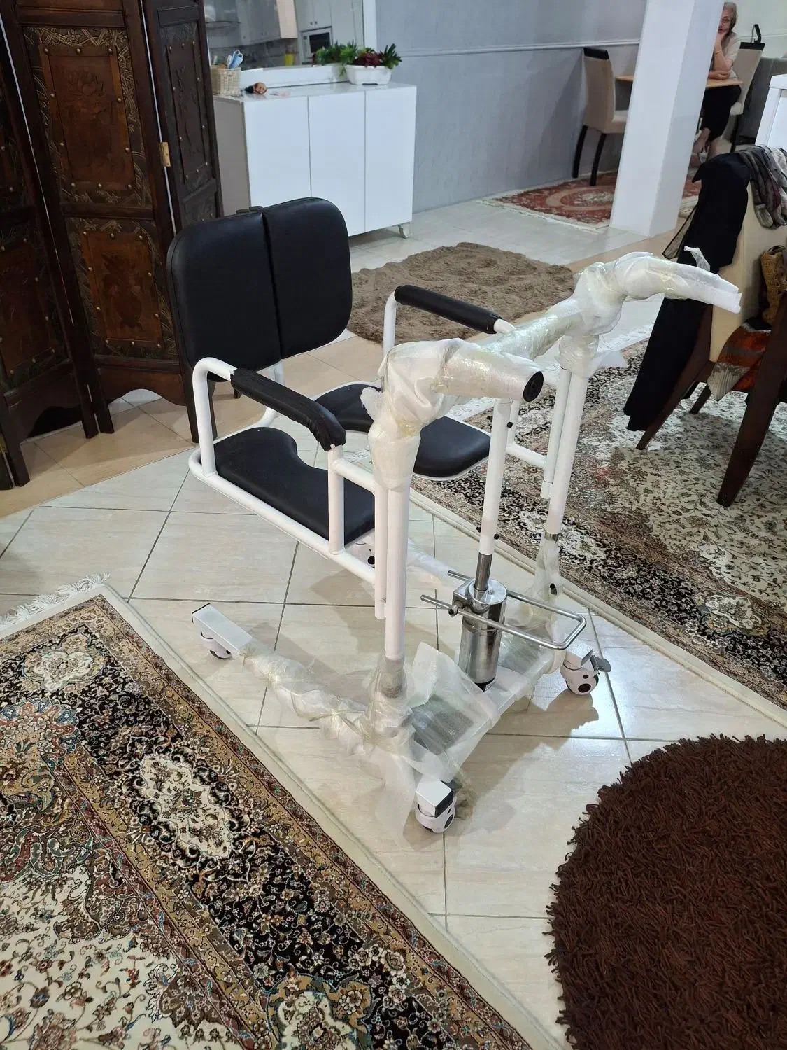 ویلچر حمام و دستشویی بازشو|آرایشی، بهداشتی، درمانی|اهواز, کوی جواهری|دیوار