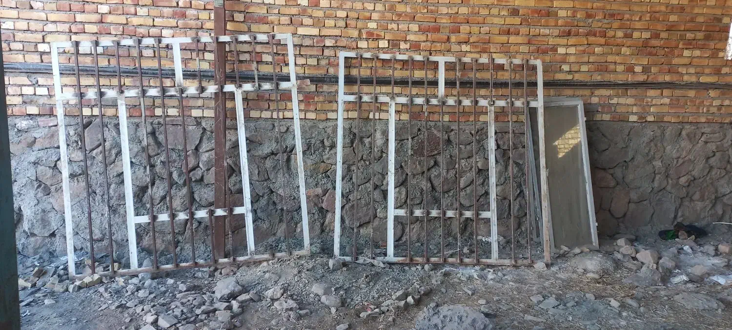 دوعدد پنجره اهنی ۲در۲|مصالح و تجهیزات ساختمان|نیشابور, گمنام غربی|دیوار