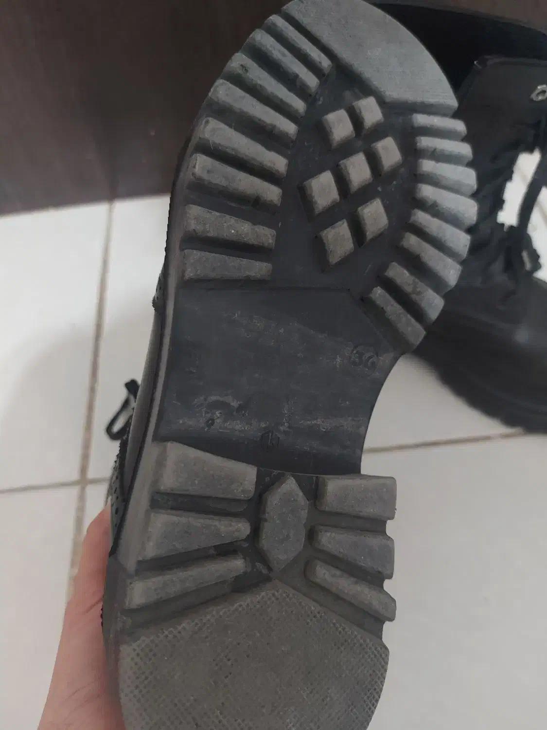 بوت|کیف، کفش، کمربند|بیرجند, |دیوار