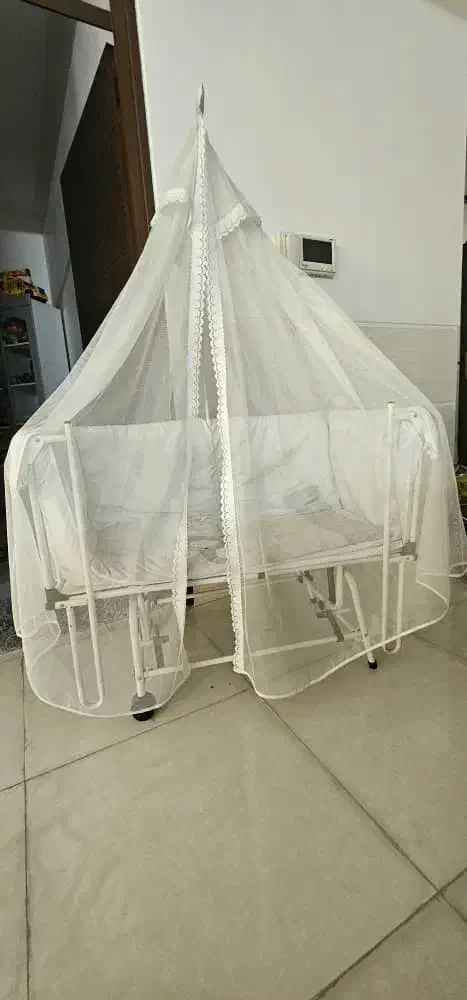 گهواره کنار تختی مادر|تخت و صندلی بچه|یزد, |دیوار