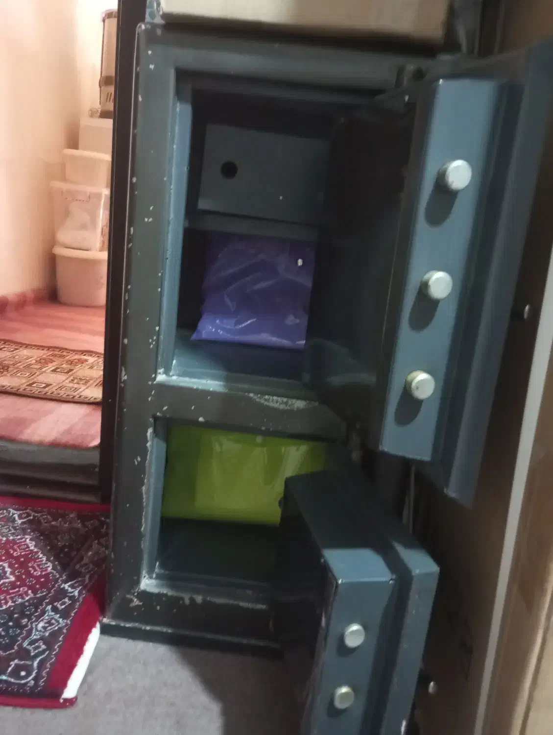 گاوصندوق دوطبقه کار کرده|ابزارآلات|شاهین دژ, |دیوار