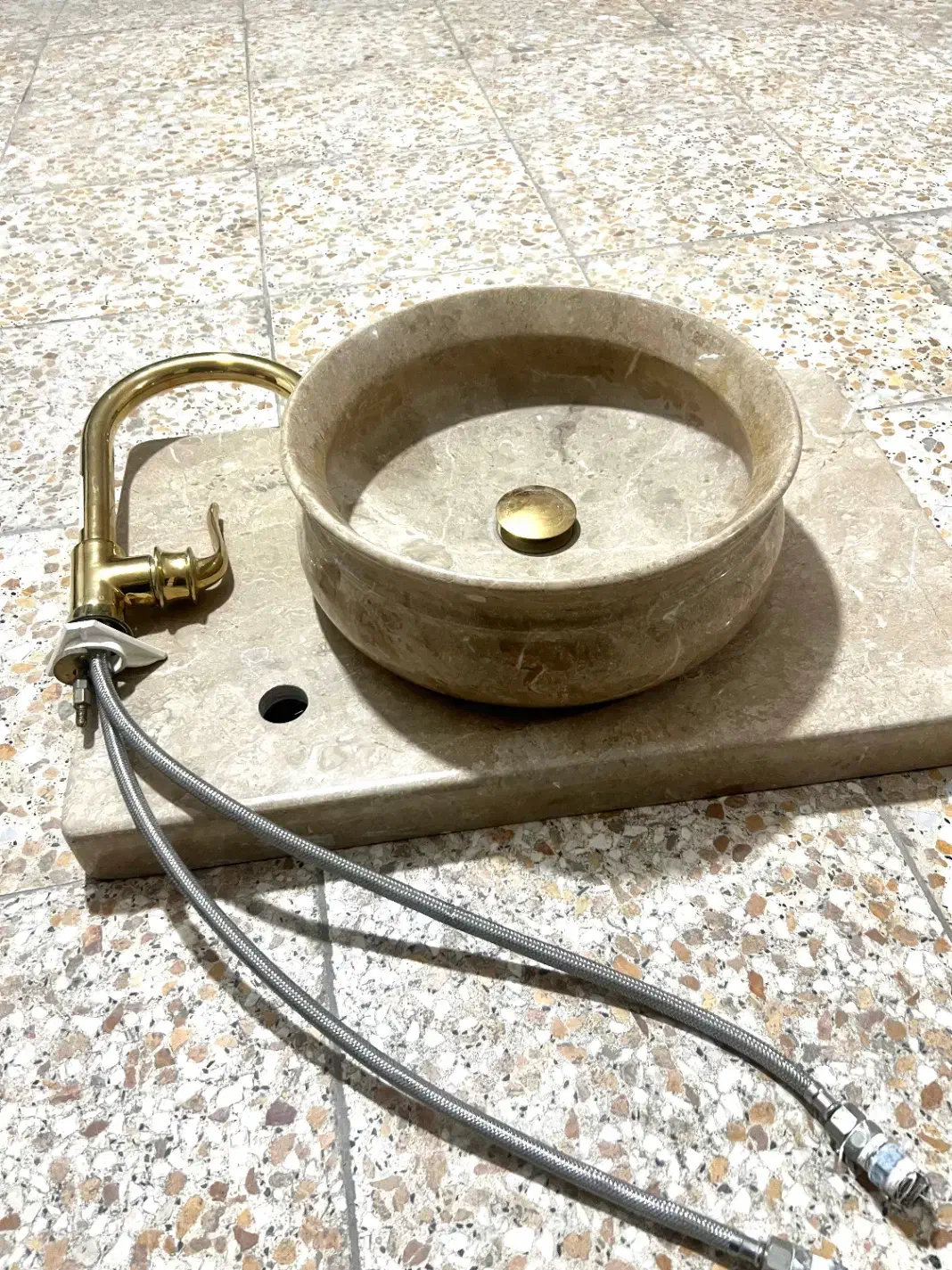 روشویی تمام سنگ‌ باشیر اهرمی|لوازم سرویس بهداشتی|فردوسیه, |دیوار