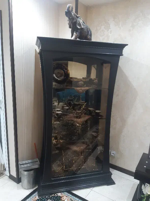 ویترین چوبی سالم ۴طبقه|بوفه، ویترین، کنسول|اصفهان, بوستان کوهستانی صفه|دیوار