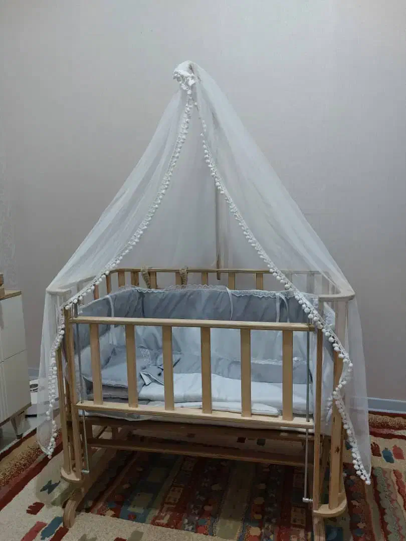 تخت نوزاد کنار مادر|تخت و صندلی بچه|فردیس, منظریه|دیوار