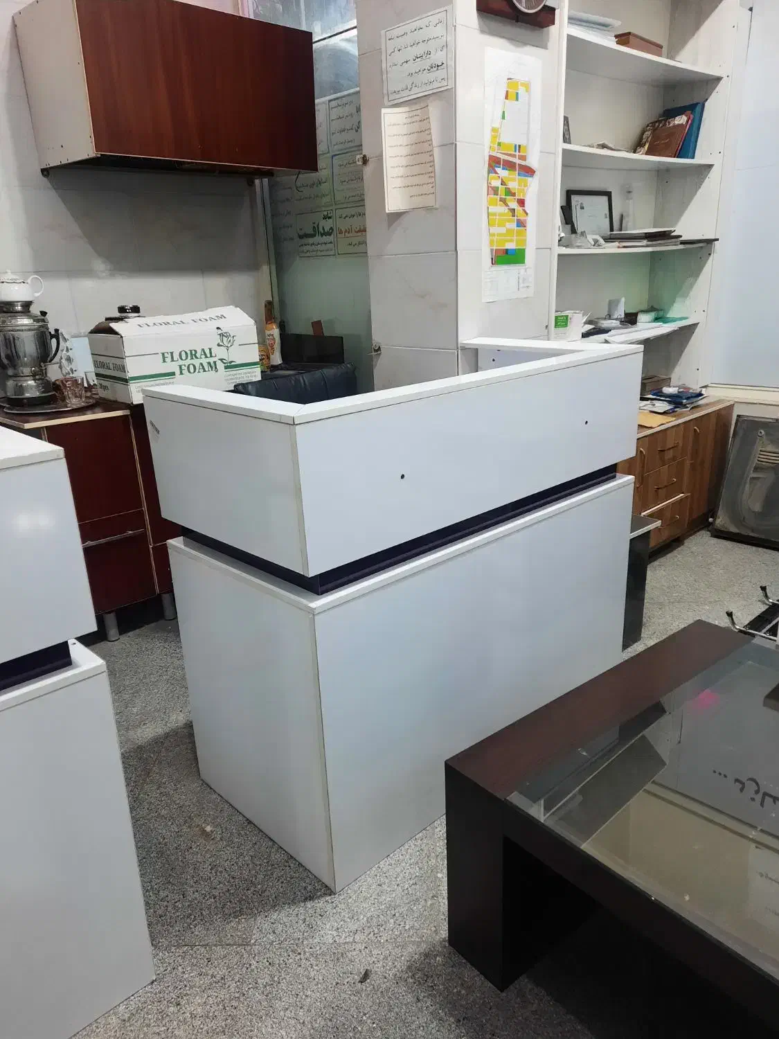 میز پیشخوان اداری|میز تحریر و کامپیوتر|اندیشه, اندیشه فاز ۴|دیوار