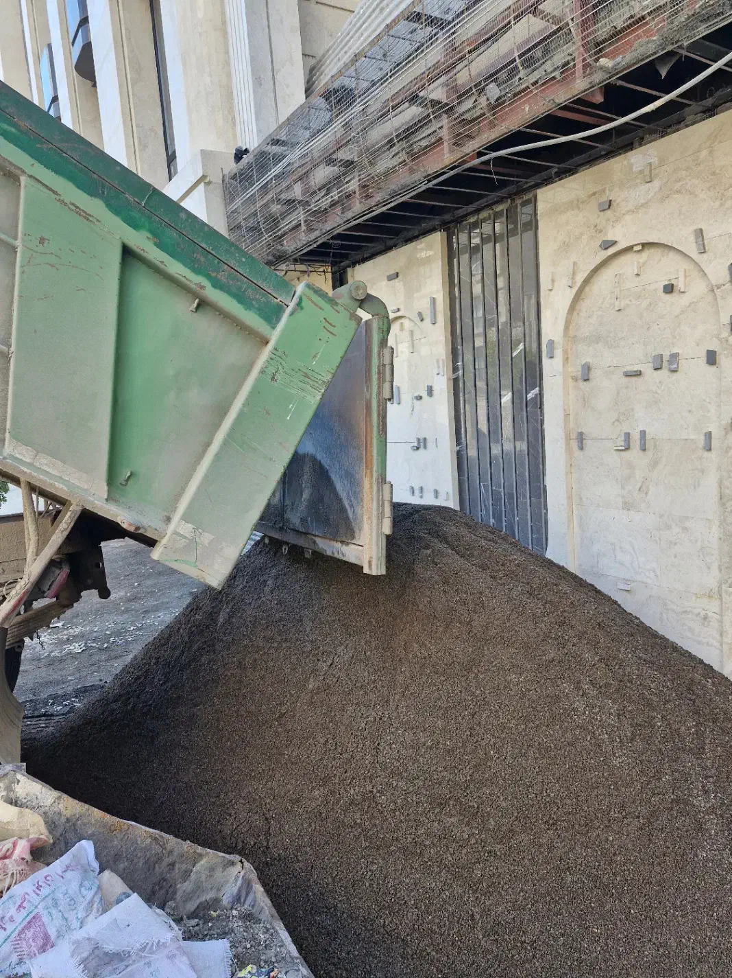 کامیونی ماسه|خدمات حمل و نقل|مشهد, آزادشهر|دیوار