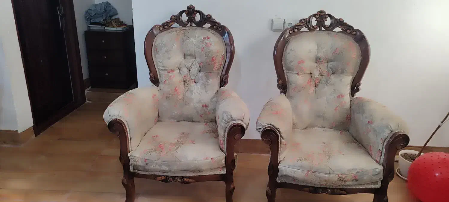 مبل ۹نفره در حد نوسالم وتمیز قیمت ۱۱۵۰۰|مبلمان خانگی و میز عسلی|بم, |دیوار