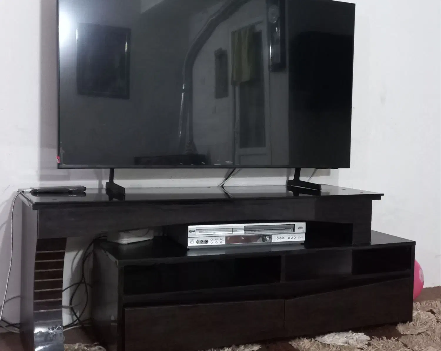 میزتی وی با جاکفشی|جاکفشی، کمد، دراور|گلبهار, شهر جدید گلبهار|دیوار