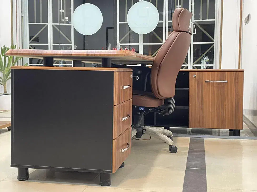 میز و صندلی مدیریت و مبلمان اداری|مبلمان اداری|یزد, |دیوار