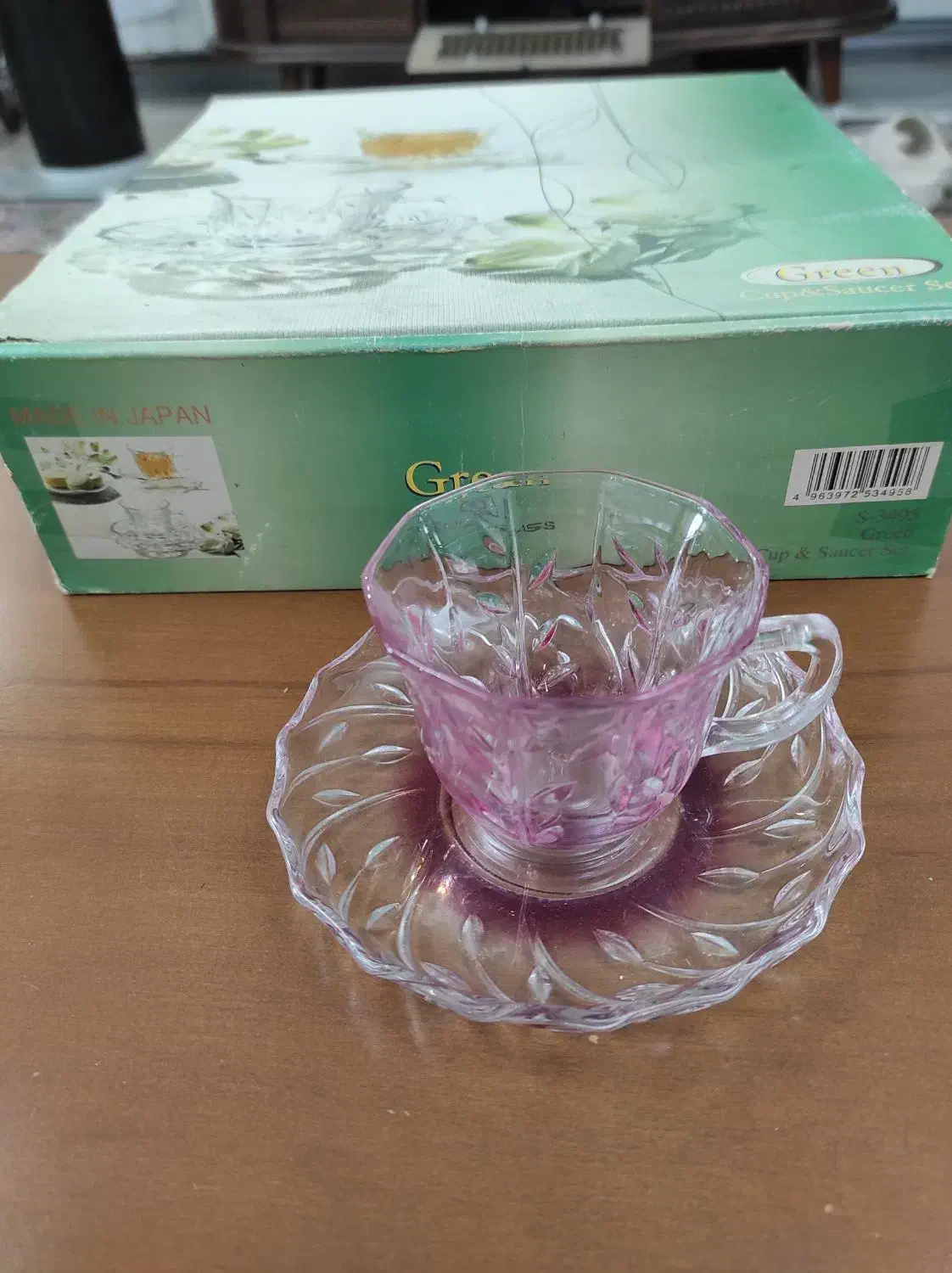 تعدادی ظروف پذیرایی با جعبه|ظروف سرو و پذیرایی|رشت, معلم|دیوار