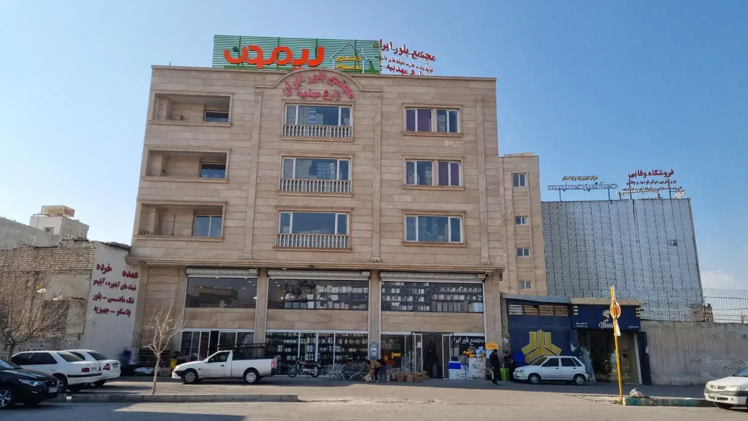 نیازمند نیرو کار آقا|استخدام خدمات فروشگاه و رستوران|شیراز, شیشه‌گری|دیوار
