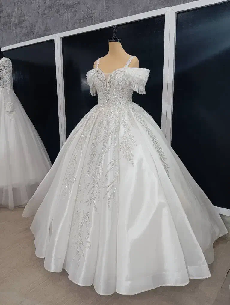 اجاره و فروش لباس عروس تنپوش اول|لباس|عنبرآباد, |دیوار