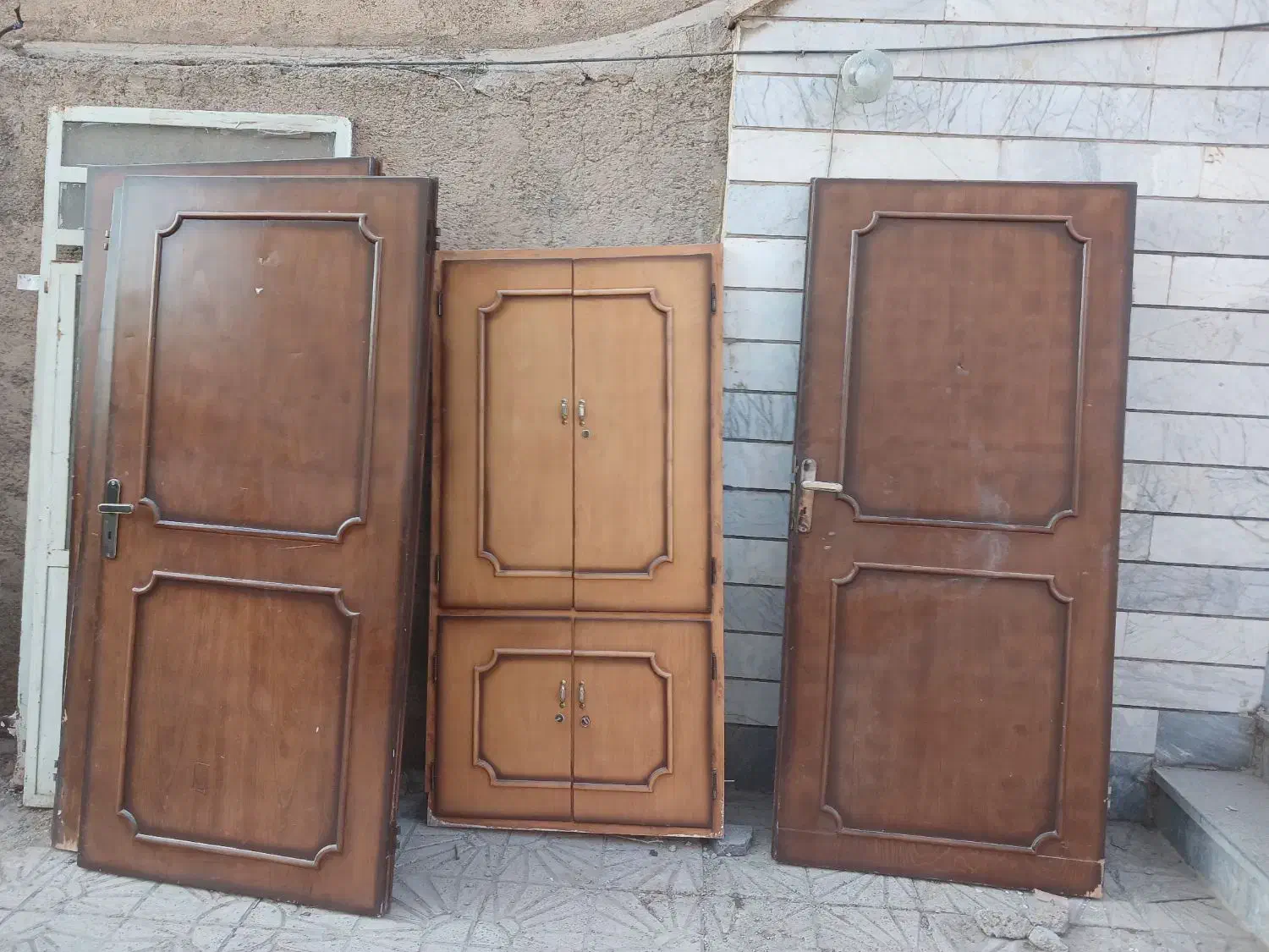 درب اتاقی و کمد دیواری با چهار چوب|مصالح و تجهیزات ساختمان|آبیک, |دیوار