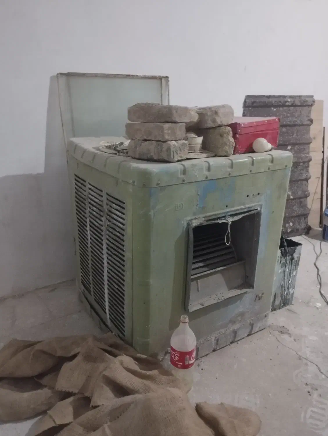 کولر آبی|کولر آبی|ری, صفاییه (چشمه علی)|دیوار