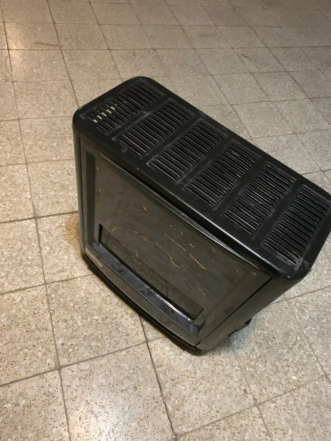 یک عدد بخاری|بخاری، هیتر، شومینه|نشتارود, |دیوار