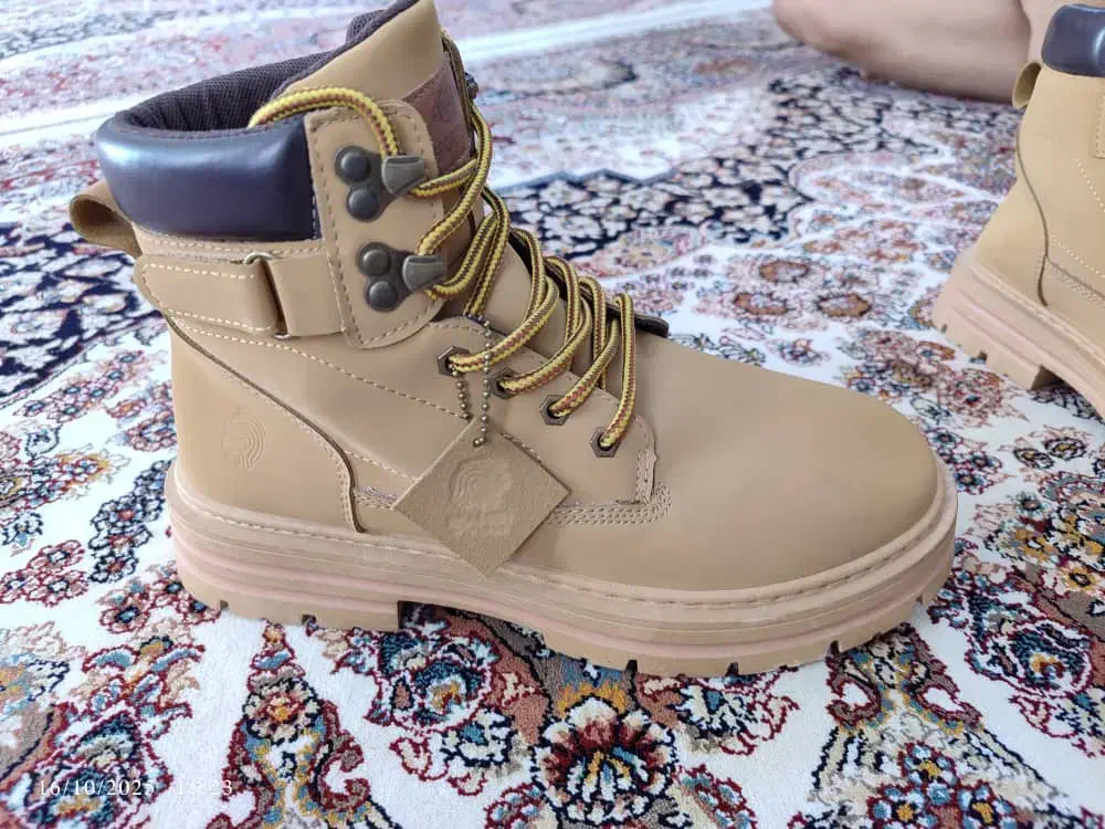 بوت چرم مصنوعی|کیف، کفش، کمربند|لنجان, |دیوار