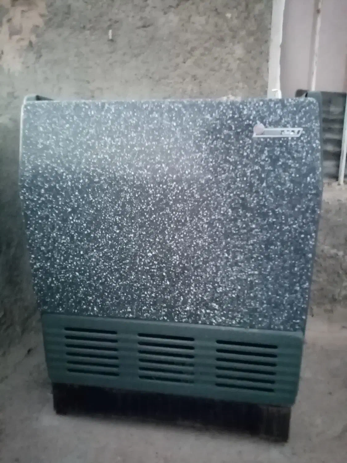 بخاری نفتی کاربراتی صفحه چدن آزمایش|بخاری، هیتر، شومینه|سرایان, |دیوار