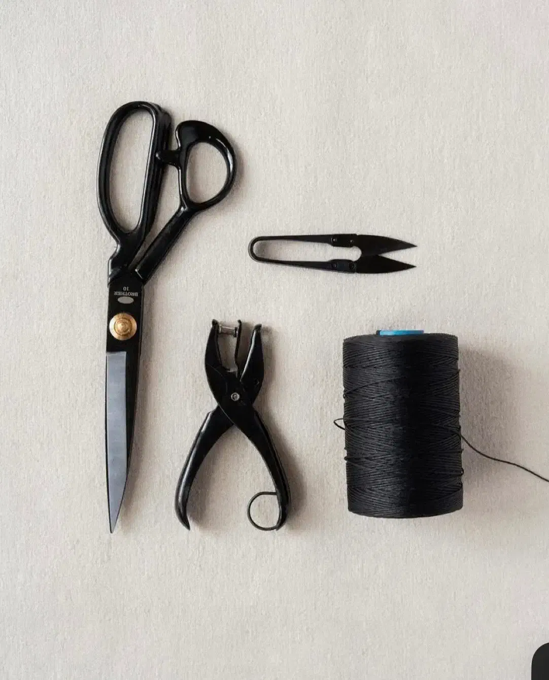 به یک خیاط خانوم ماهر برای دوخت مزونی نیازمندیم|استخدام هنری و رسانه|قزوین, |دیوار