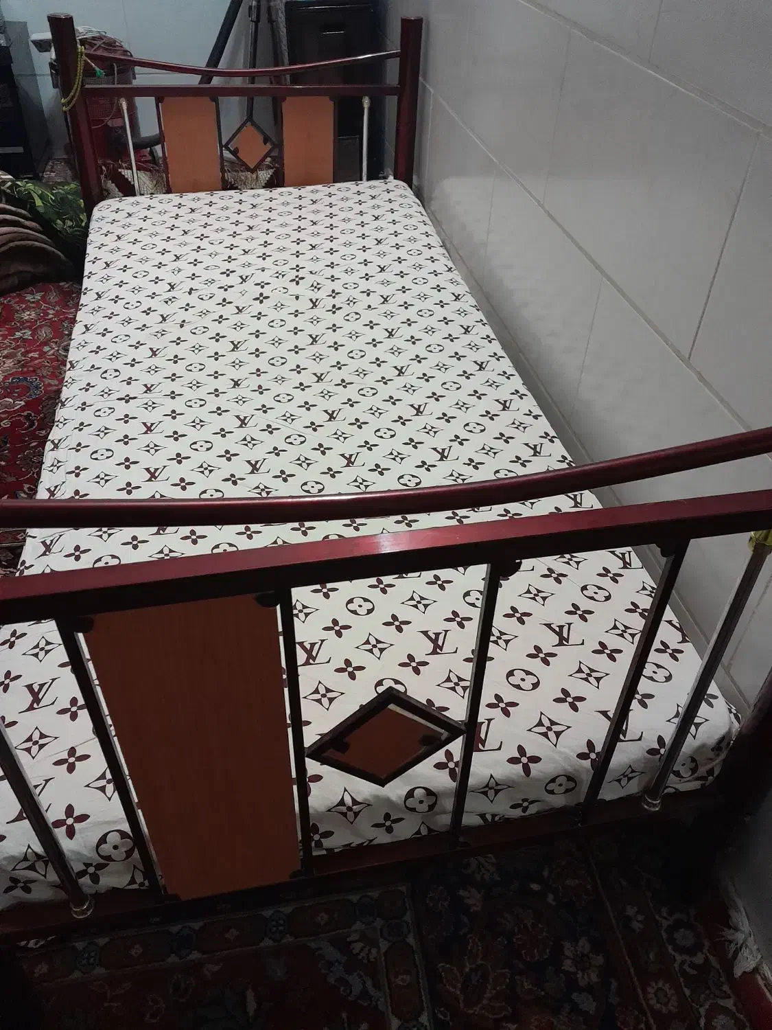 تخت خواب یکنفره فلزی|تخت و سرویس خواب|میبد, |دیوار