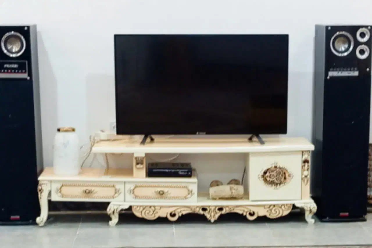 سالم زیر تلویزیون|میز تلویزیون|دورود, |دیوار