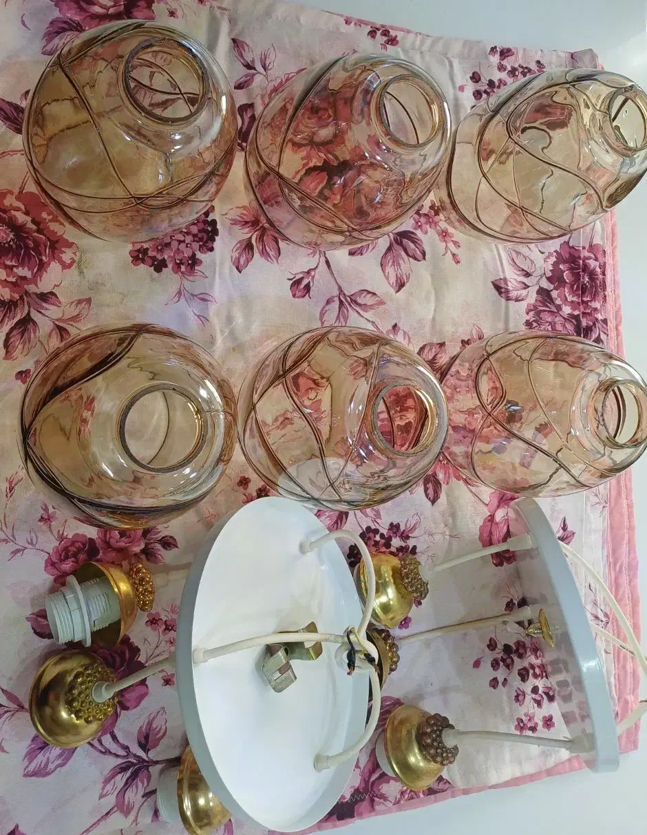 لوستر شیشه ای|لوستر و چراغ آویز|میانه, |دیوار