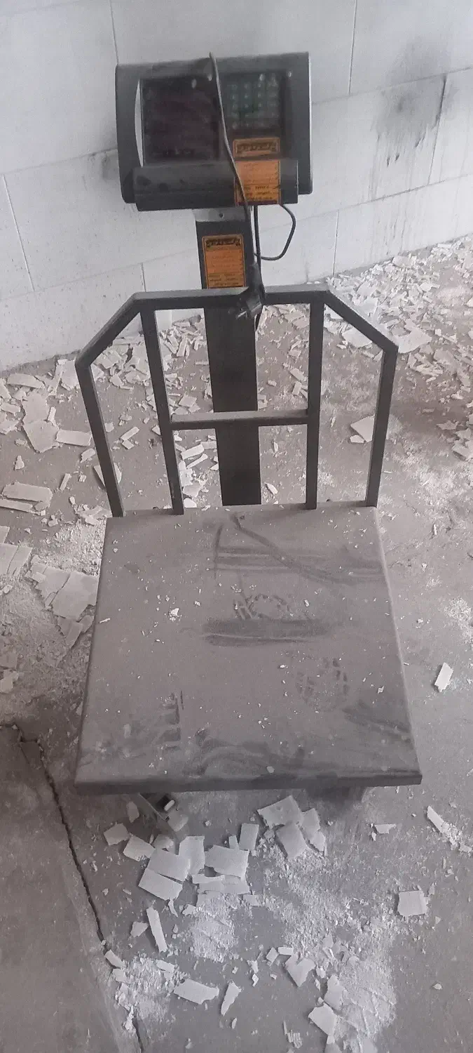 باسکول برقی ۳۰۰ کیلویی|فروشگاه و مغازه|یزد, |دیوار