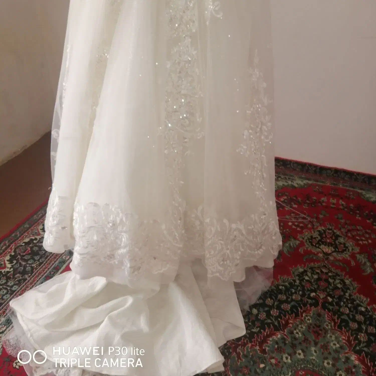 لباس عروس دنباله دار.|لباس|علی‌آباد کتول, |دیوار