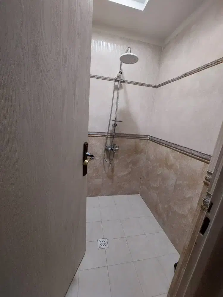 ۱۵۵متر تکواحدی ۲پارکینگ مشابه نوساز خ فرخی، تخلیه