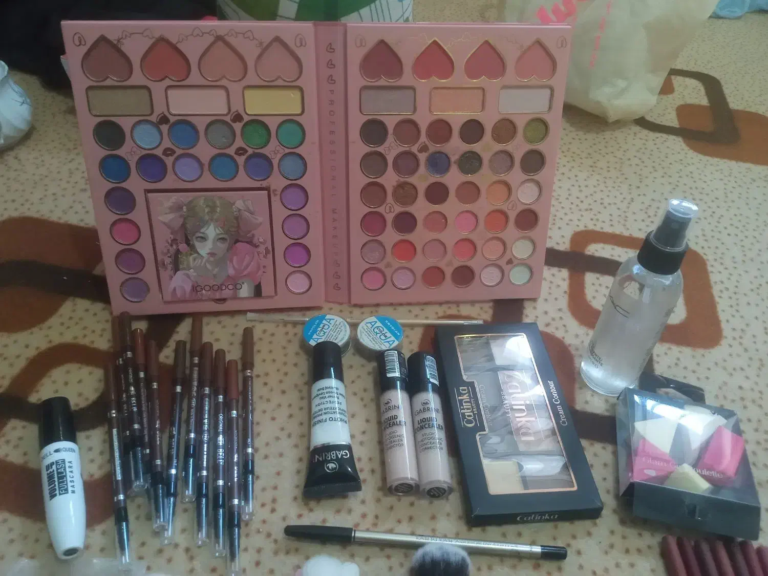 یکسری وسایل آرایش|آرایشی، بهداشتی، درمانی|قروه, |دیوار