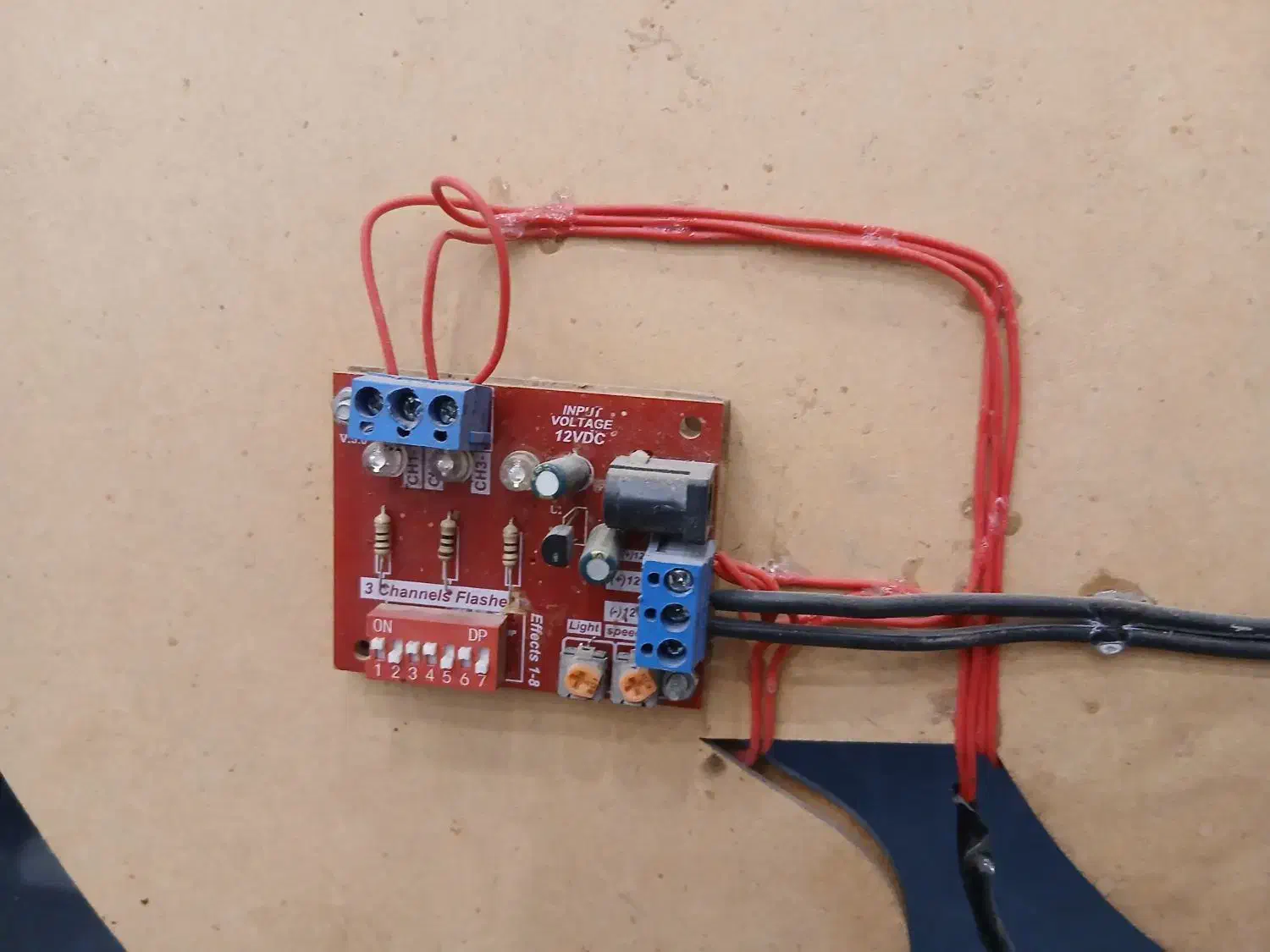 نیازمند شاگرد برقی نیمه ماهر|استخدام معماری، عمران و ساختمانی|کاشان, کوی اداره گاز|دیوار